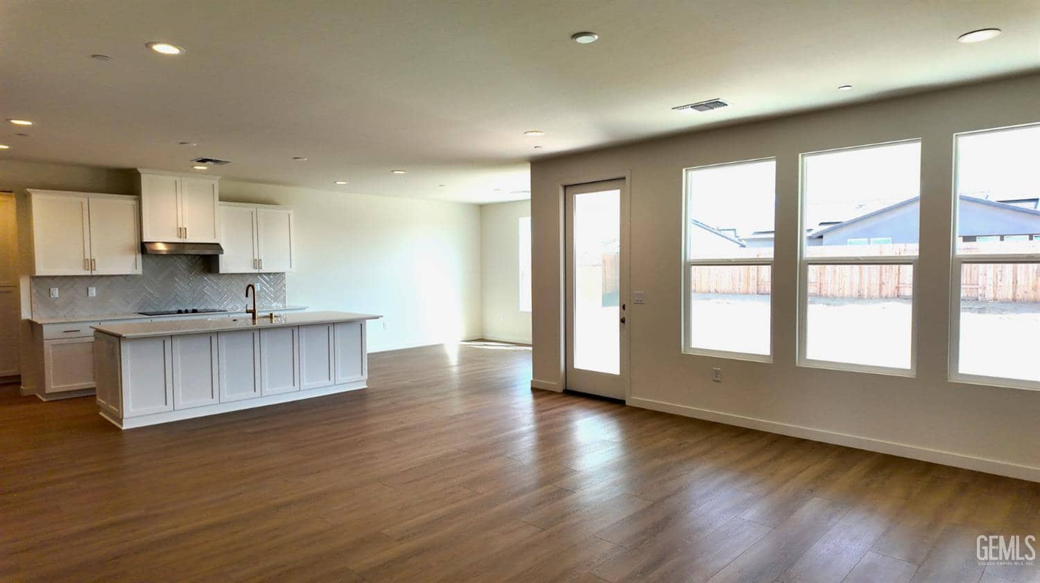 618 Grande Court — photo 2