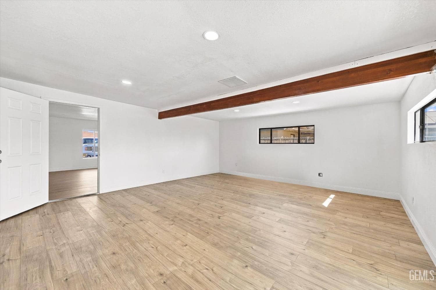 10601 Michele Avenue — photo 4