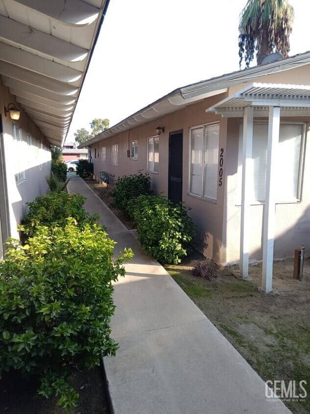 2541 Encina — photo 4