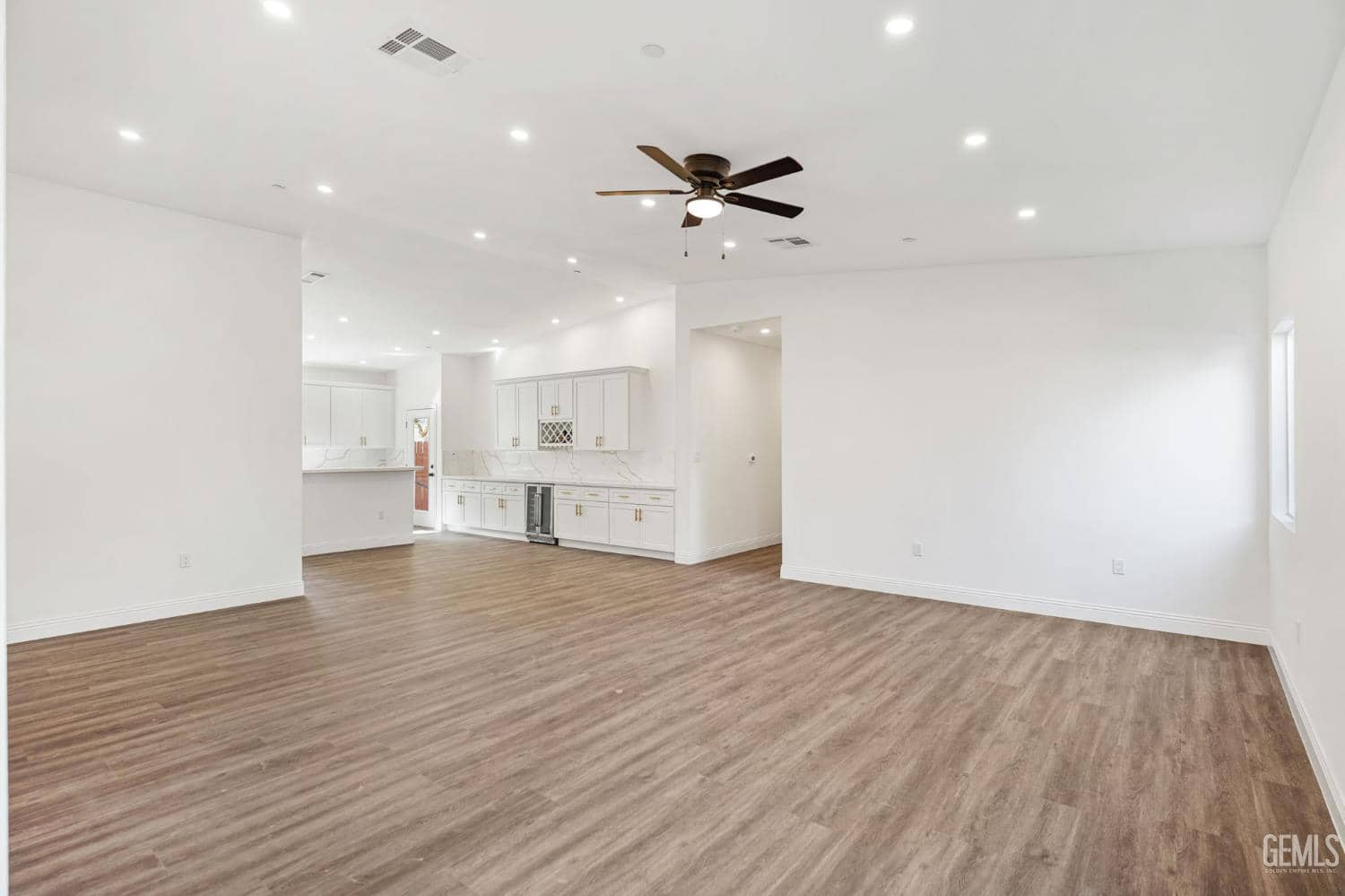325 Holtby Rd — photo 6