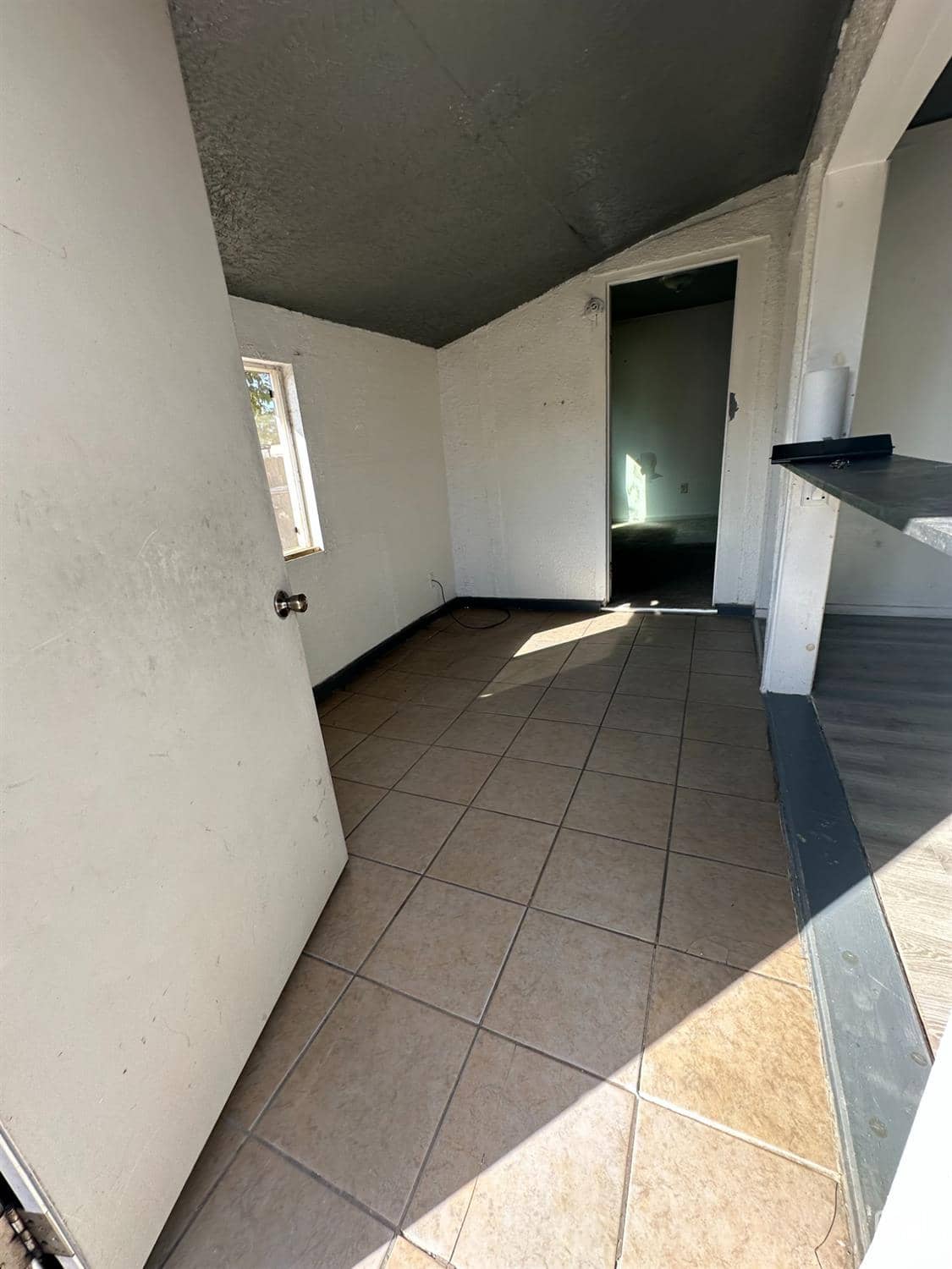 226 E 7th Street — photo 4
