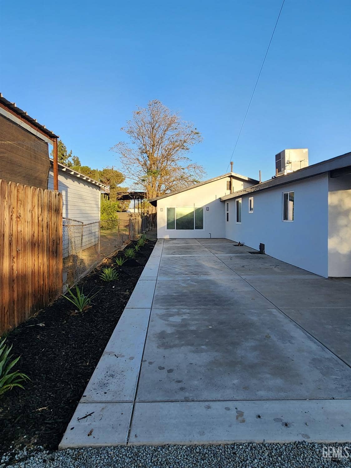 2220 Dean Avenue — photo 4