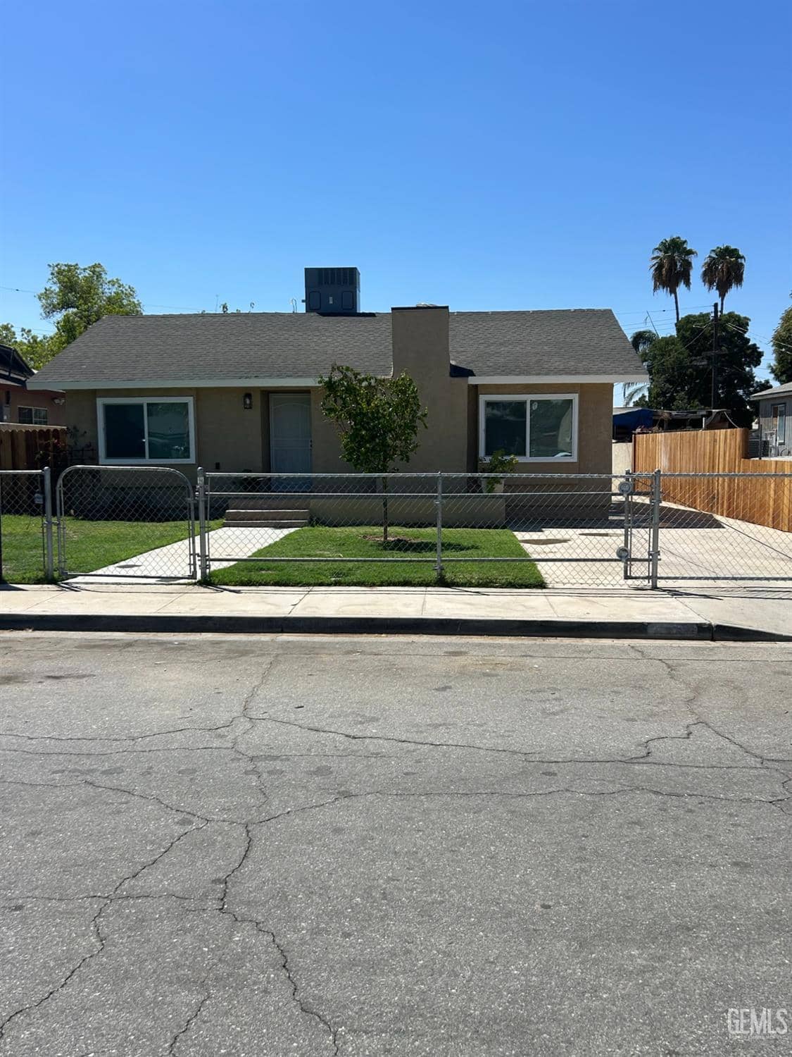 321 Mariposa Avenue — photo 4