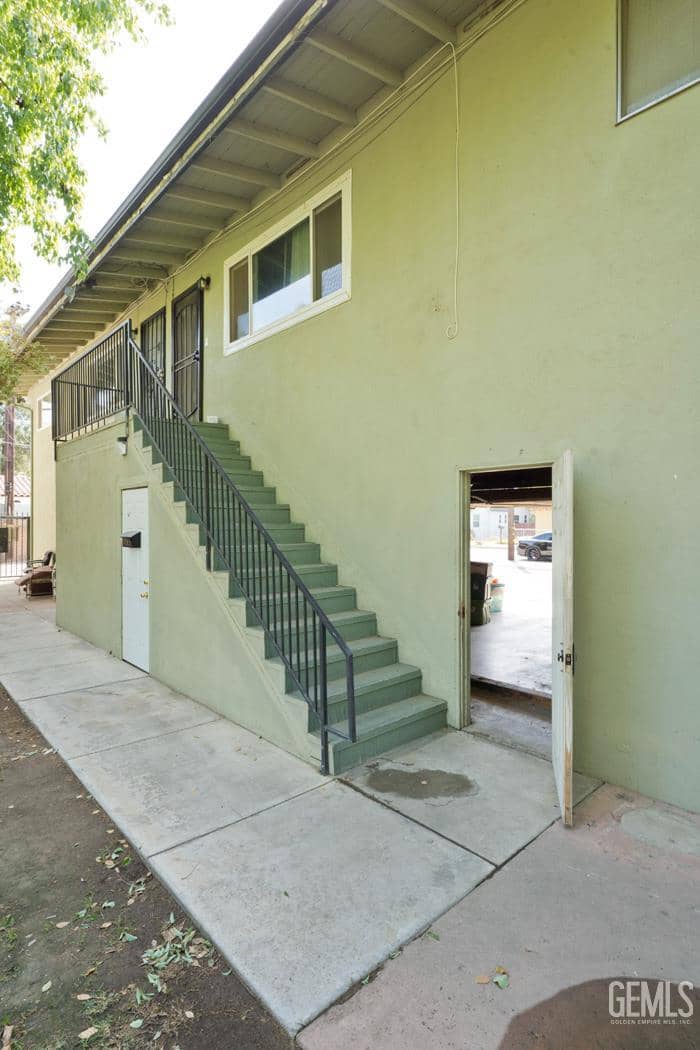 1102 Oleander Avenue