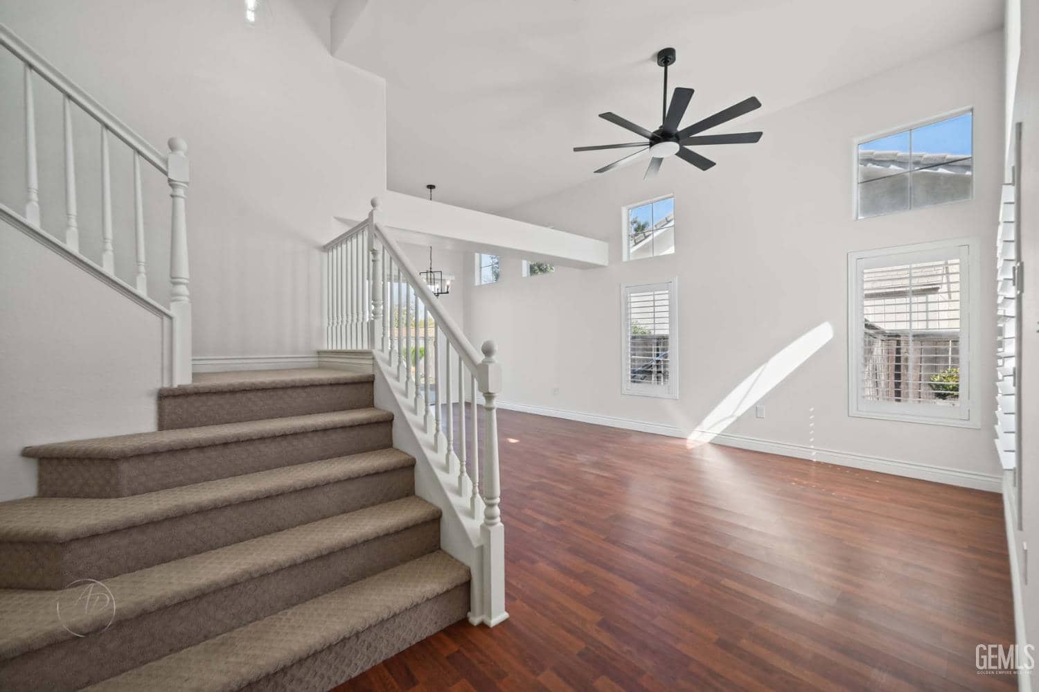9922 Balvanera Avenue — photo 6
