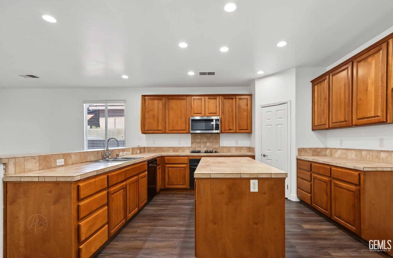 6311 Star Sapphire Drive — photo 4