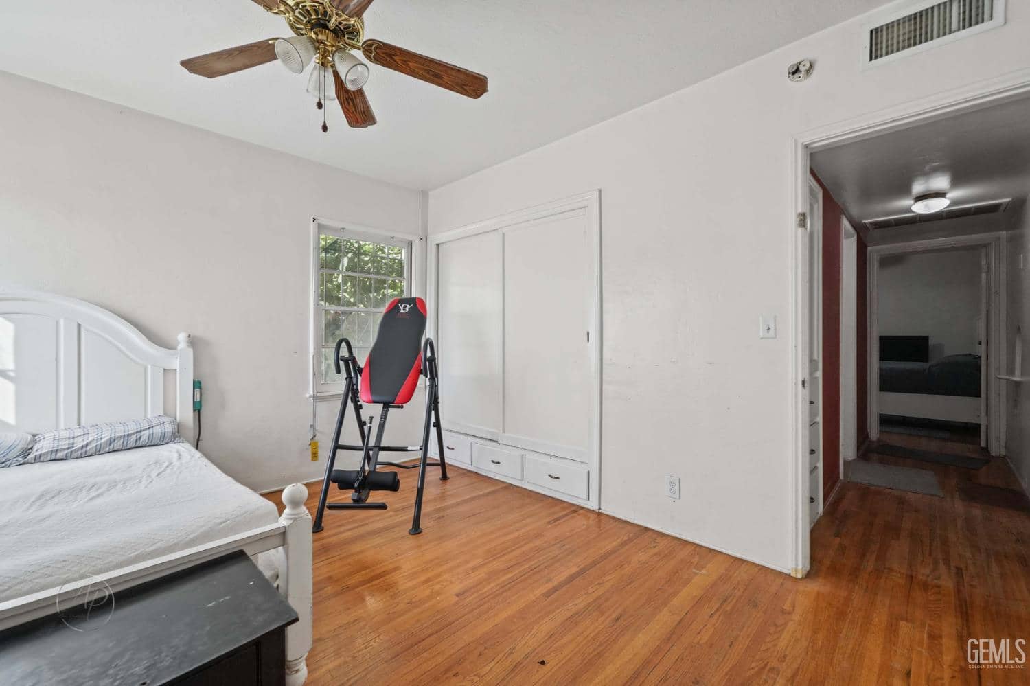 2108 Lester Street — photo 6