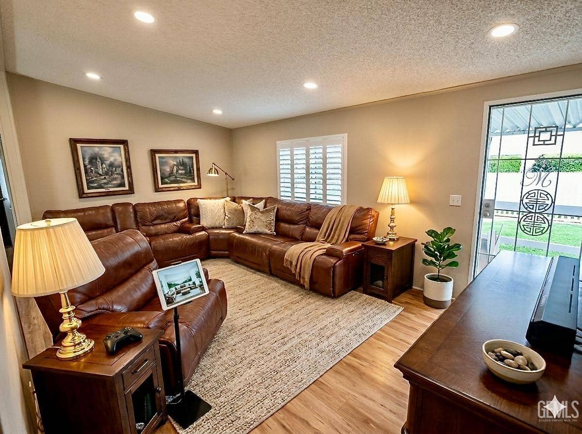 4216 Kingman Lane — photo 3
