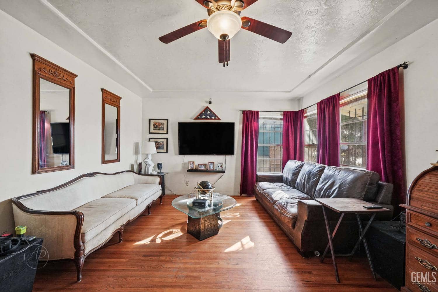 2108 Lester Street — photo 2