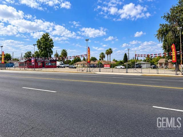 1201 E Truxtun Avenue — photo 2