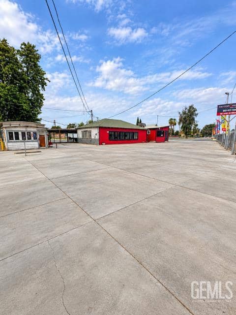 1201 E Truxtun Avenue — photo 1